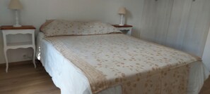 3 habitaciones, tabla de planchar con plancha y acceso a internet