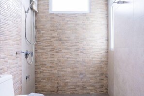 Bathroom - Walk to the beach (Sattahip)