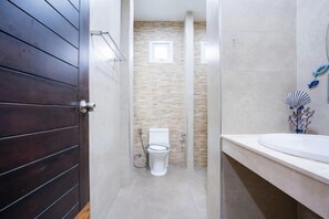Bathroom - Walk to the beach (Sattahip)