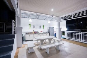 屋外ダイニングエリア