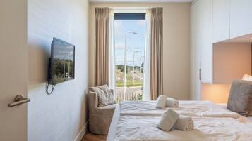 2 bedrooms, travel crib, WiFi