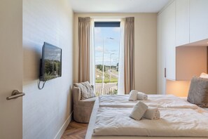 2 bedrooms, travel cot, WiFi