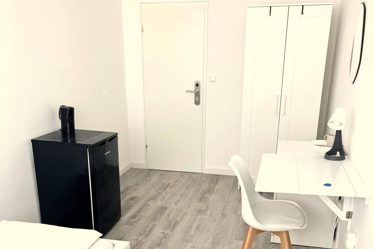 Habitación individual básica | Escritorio, espacio para trabajar con laptop y wifi gratis