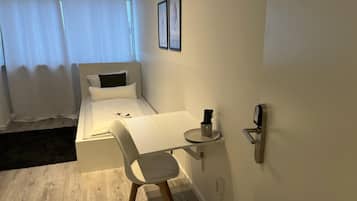 Habitación individual básica | Escritorio, espacio para trabajar con laptop y wifi gratis
