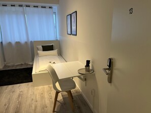 Habitación individual básica | Escritorio, espacio para trabajar con laptop y wifi gratis