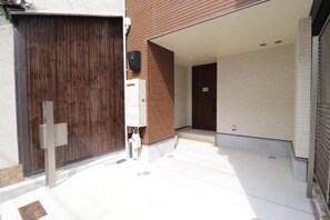 المنشأة من الخارج