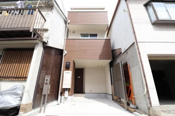 المنشأة من الخارج