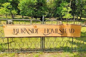 Property grounds - BURNSIDE HOMESTEAD (Elderslie)