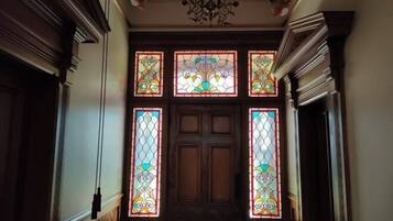 المنشأة من الداخل