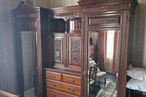 Room - BURNSIDE HOMESTEAD (Elderslie)