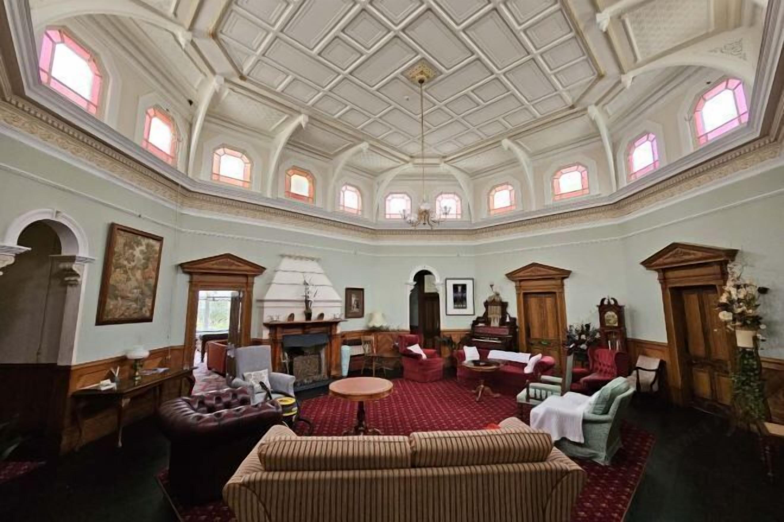 Lobby lounge