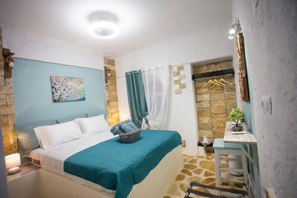 Studio, Smoking | Exterior