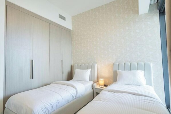 Room - Mh- Act - Burj View 3BHK-Ref4001 (Dubai)