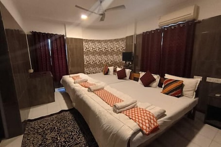 Room. Parsik Hill Palace III