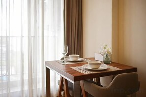 Dining - Luxury Apartment in Down Town (Chiang Mai)