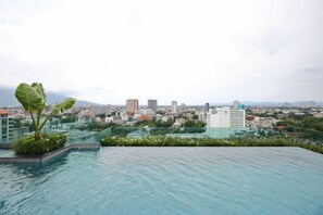 Utendørsbasseng