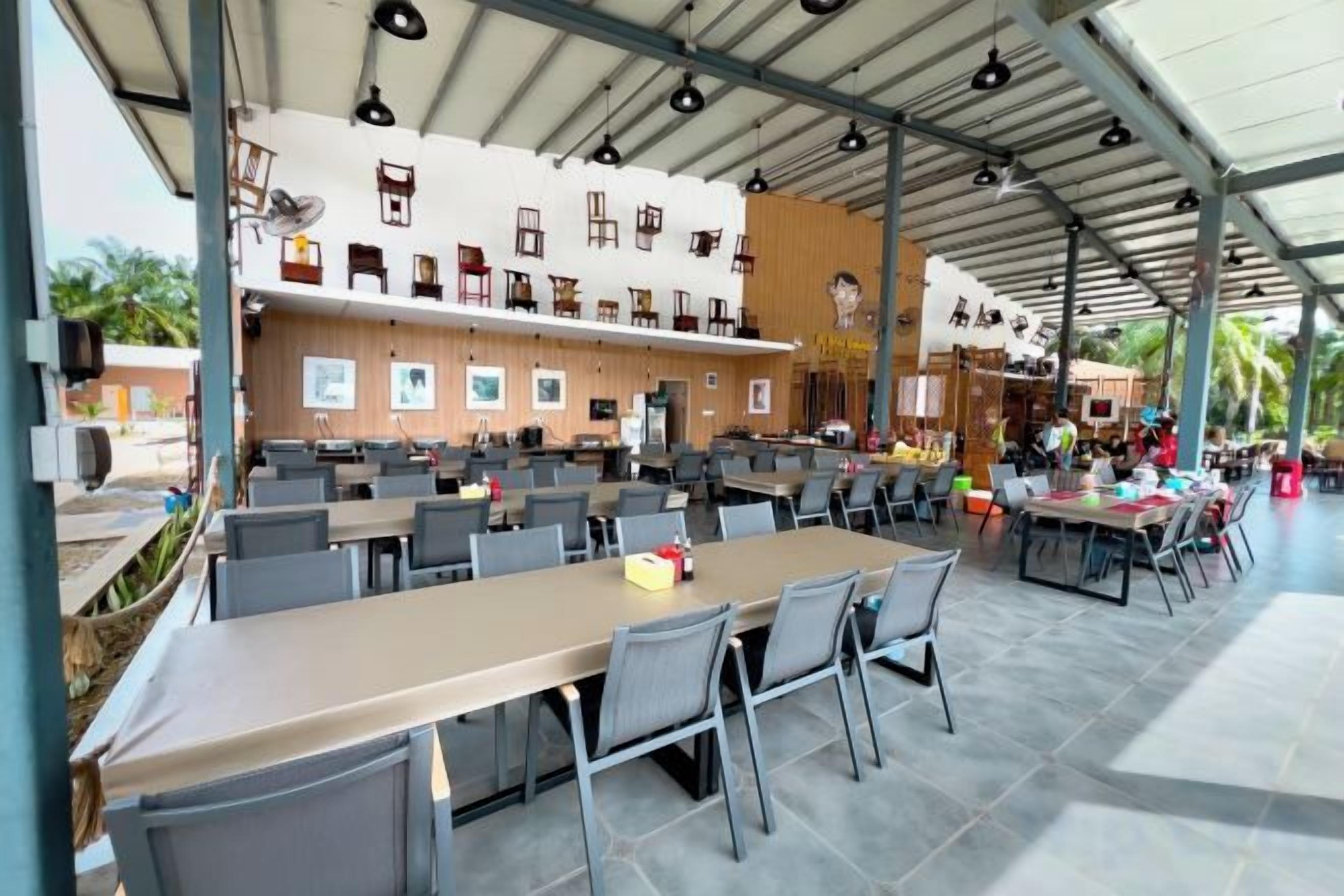Tempat makan luar