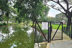 Property grounds - Lake View 3BRs @Lippo Cikarang (Min Stay 3 Nights) (South Cikarang)