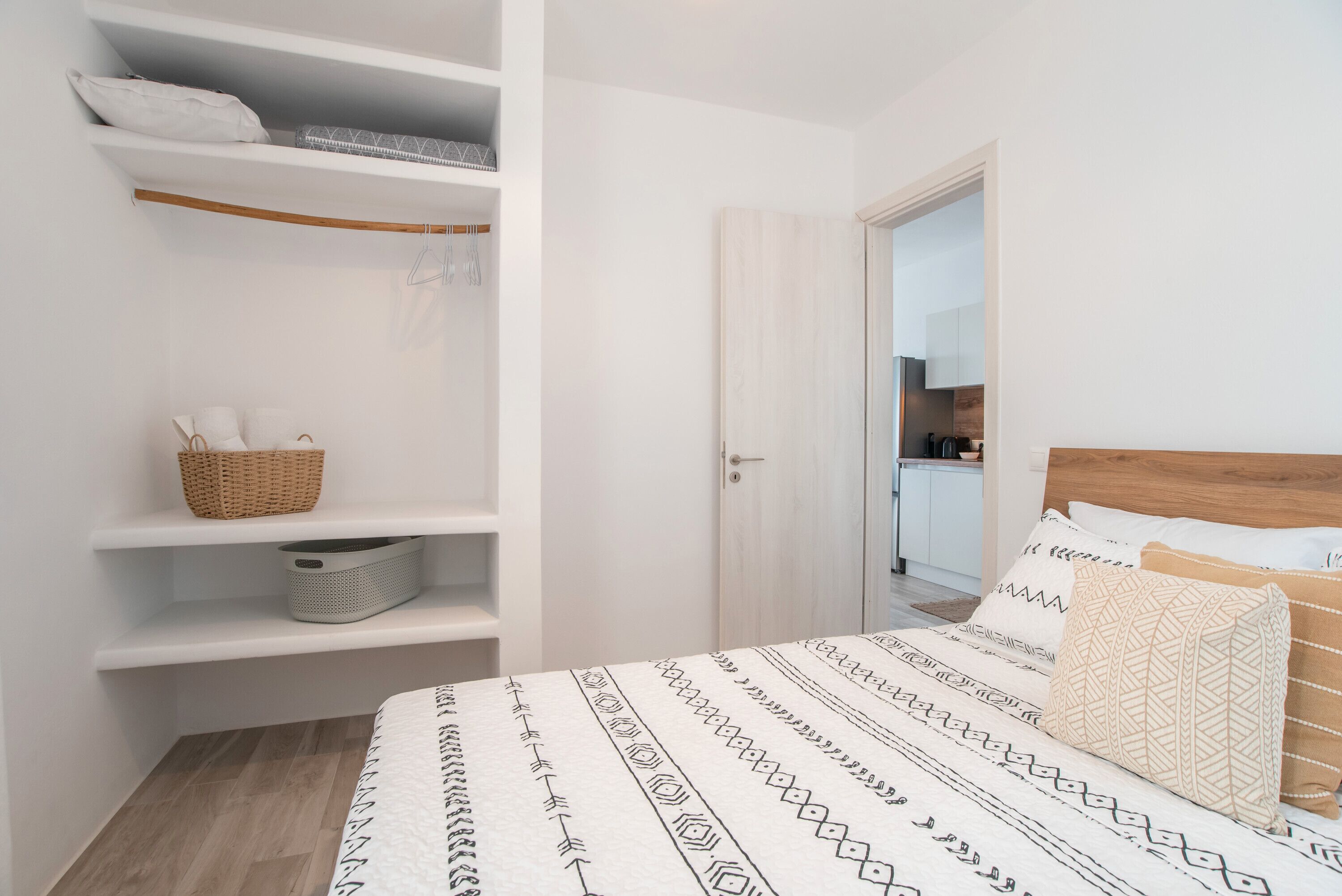 1 slaapkamer, een strijkplank/strijkijzer, wifi, beddengoed