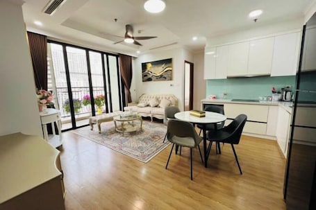 Room. Vinhomes Royal City Apartments - Sunhometel