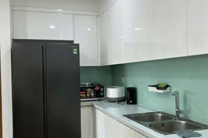 Private kitchen - Vinhomes Royal City Apartments - Sunhometel (Hanoi)