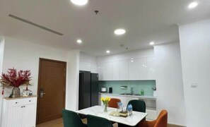 Private kitchen - Vinhomes Royal City Apartments - Sunhometel (Hanoi)