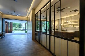 المنشأة من الداخل