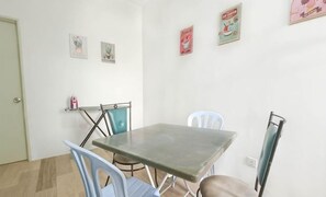 Dining - Damansara Damai 9Pax 4 Rooms (Petaling Jaya)
