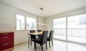 Dining - Peaceful Swiss Retreat Parking + Private Balcony (Safenwil)