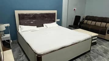 Iron/ironing board, free WiFi