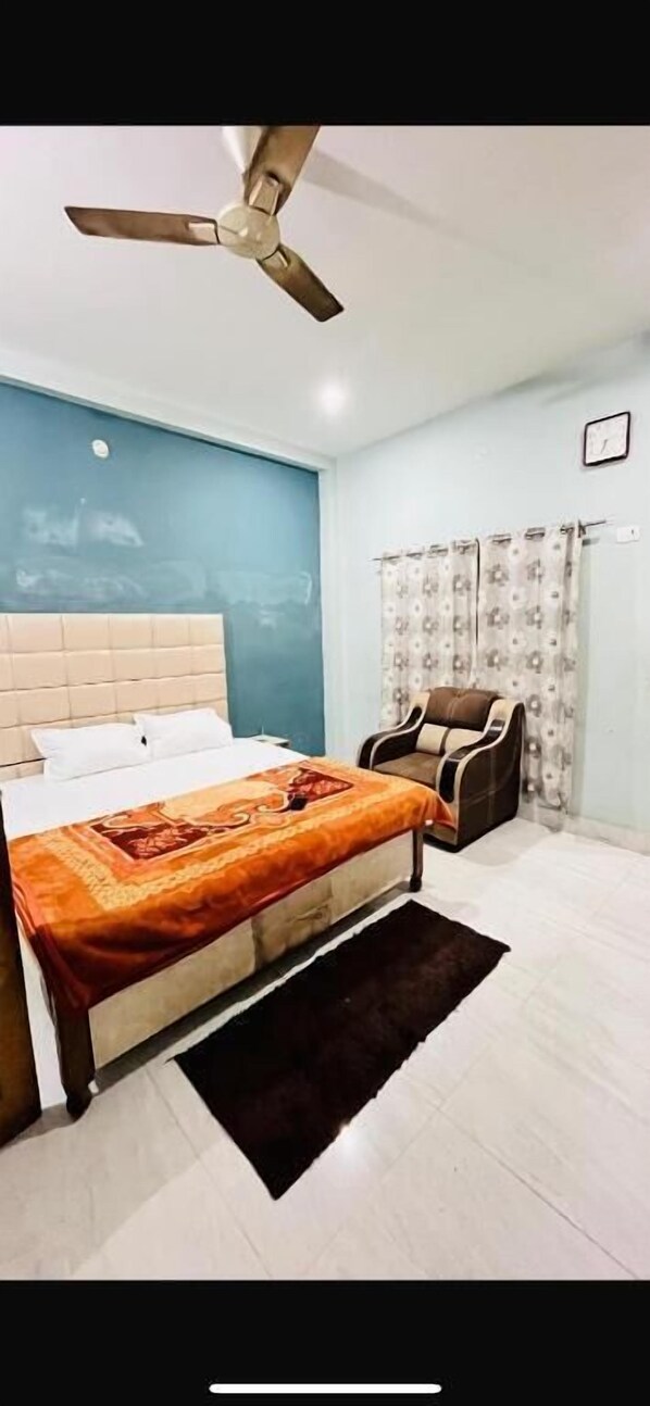 غرفة فردية - بشرفة | مكواة/لوح كي وواي فاي مجانًا