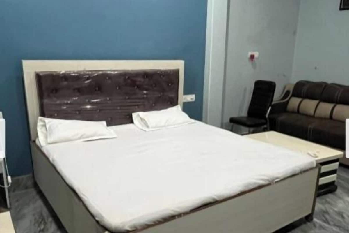 Iron/ironing board, free WiFi