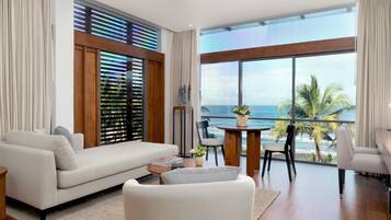 Deluxe room with Ocean View - Complimentary 15 Mins. Head & Shoulder Massage for Two, Airport Drop | Schreibtisch, laptopgeeigneter Arbeitsplatz, kostenloses WLAN