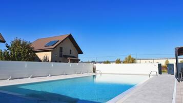 Piscina externa sazonal