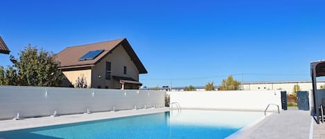 Piscina stagionale all'aperto