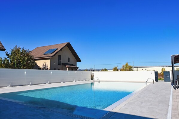Piscine extérieure (ouverte en saison)