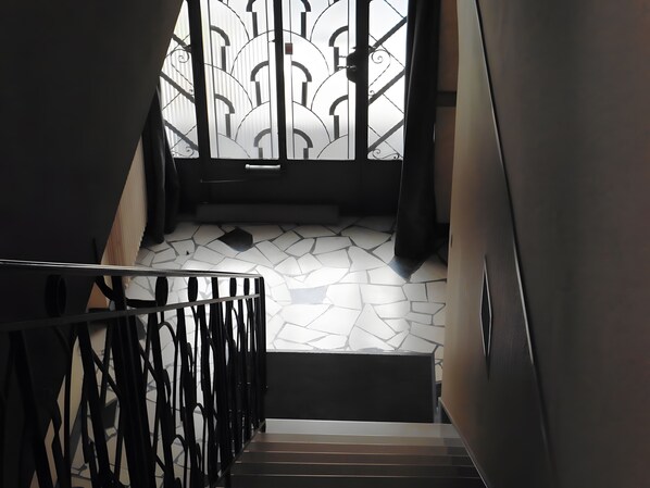 المنشأة من الداخل