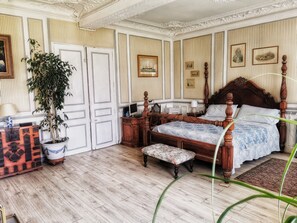4 Schlafzimmer, Bügeleisen/Bügelbrett, Internetzugang, Bettwäsche