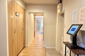 Unclassified image, 3 of 33, button - Luxurious stay with a rooftop balcony of over 100 square meters! (Tokyo)