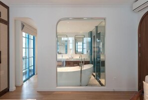 Bathroom - domdomHOUSE Villa - 1min to beach (Ha Long)