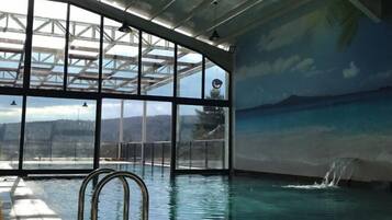 Hồ bơi trong nhà