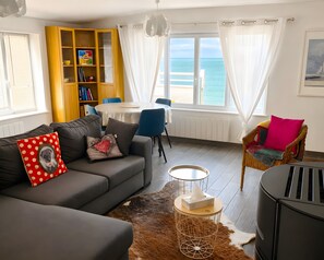 Living area - Holiday Home 'Logement Face Mer' with Sea View (Audinghen)