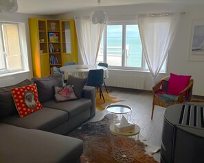 Living area - Holiday Home 'Logement Face Mer' with Sea View (Audinghen)