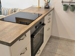 Apartment, 4 Bedrooms, Accessible, Smoking | Interior