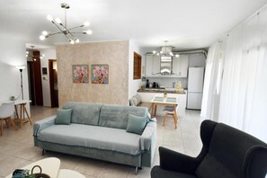 Appartement, 4 chambres, accessible aux personnes à mobilité réduite, fumeur | Salle de séjour