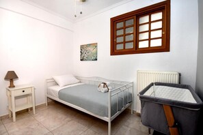 Apartment, 4 Bedrooms, Accessible, Smoking