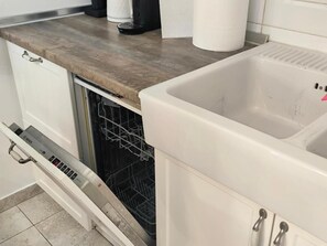 Apartment, 4 Bedrooms, Accessible, Smoking | Interior