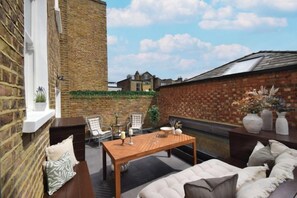 Unclassified image, 3 of 17, button - 313 Premium Maisonette (London)