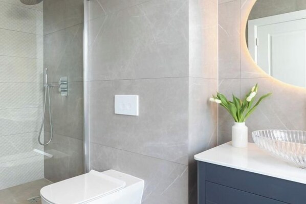 Bathroom - 313 Premium Maisonette (London)