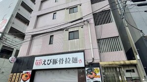 A building with a sign for a restaurant. - YMK Oshiage 7B (Tokyo)